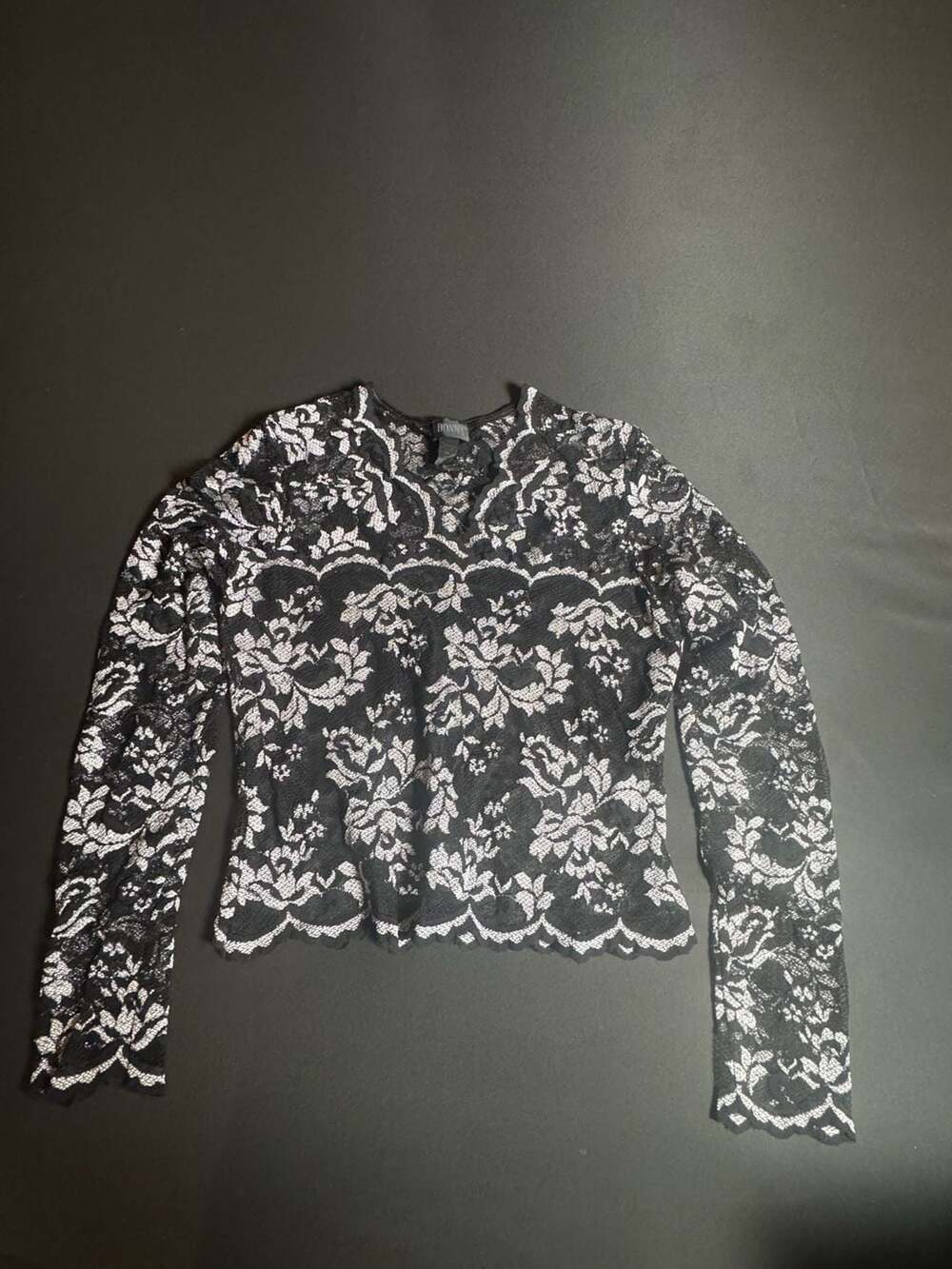 DONNA Vintage Black and White Floral Lace Long Sleeve Top